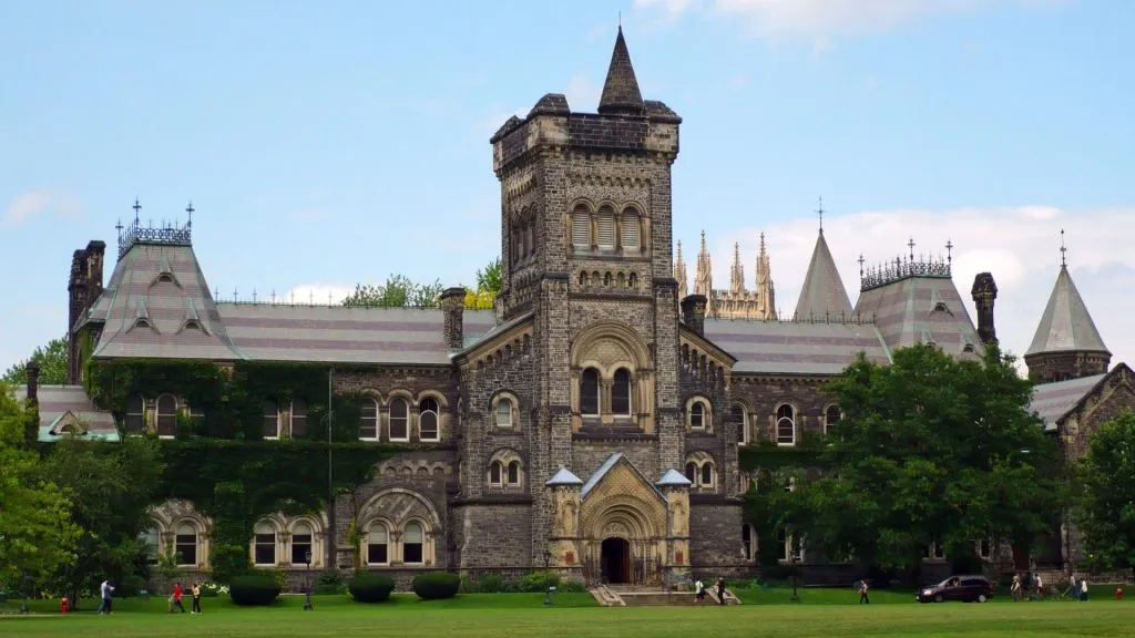 University of Toronto, Канада: кампус и учебные корпуса, фото 1